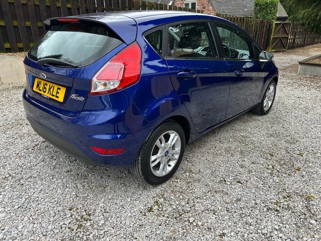 2016 Ford Fiesta 1.3L Zetec 5dr - Photo 6