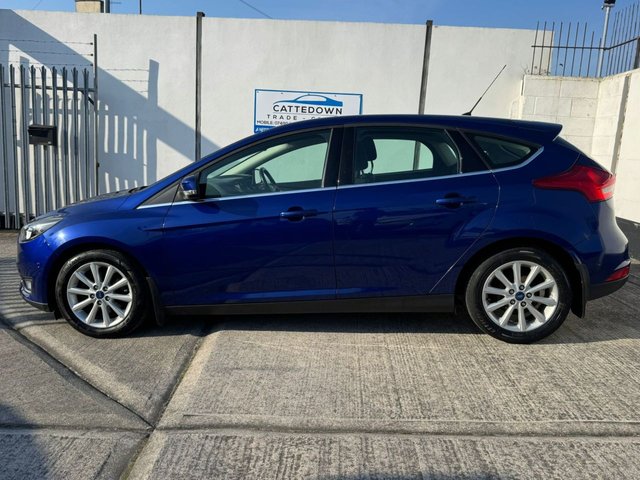 2015 Ford Focus 1.6L Titanium 5dr - Photo 2