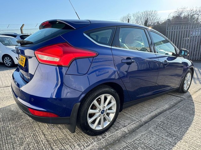 2015 Ford Focus 1.6L Titanium 5dr - Photo 9
