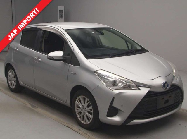 2017 YARIS . GOOD MILEAGE HYBRID. CLEAN CONDITION THROUGHOUT. FINISHED IN METALLIC SILVER. MORE... photo
