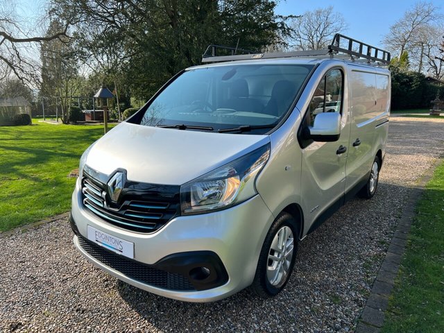 2017 RENAULT TRAFIC 1.6 dCi 27 Sport Nav Panel Van 5dr Diesel Manual SWB Standard Roof Euro 6 (120 ps) - Photo 2