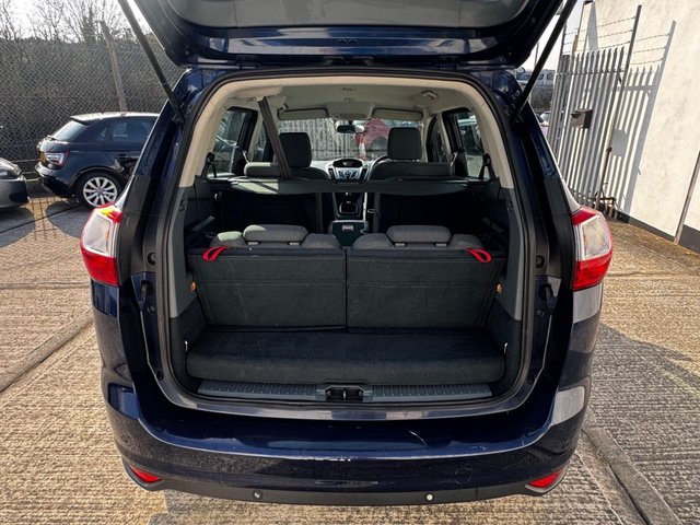 2012 Ford Grand C-Max 1.6L Zetec 5dr - Photo 6