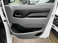 USED 2022 22 VAUXHALL VIVARO 1.5 Turbo D 2900 Dynamic L2 H1 Euro 6 (s/s) 6dr SERVICED @ 20 40 60 70 76 k