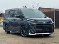 USED TOYOTA VOXY/NOAH FRESH IMPORT, EXCELLENT CONDITION