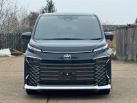 USED TOYOTA VOXY/NOAH FRESH IMPORT, EXCELLENT CONDITION