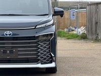 USED TOYOTA VOXY/NOAH FRESH IMPORT, EXCELLENT CONDITION