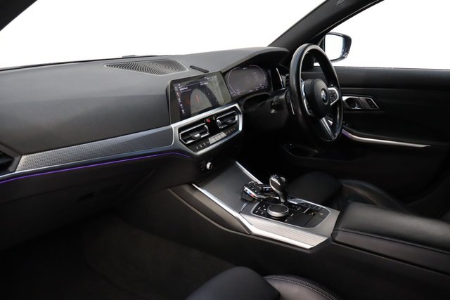2021 BMW 3 SERIES - Photo 9