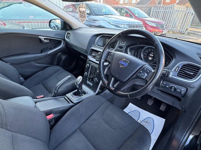 2014 VOLVO V40 2.0 D3 ES Hatchback 5dr Diesel Manual Euro 5 (s/s) (150 ps) - Photo 8