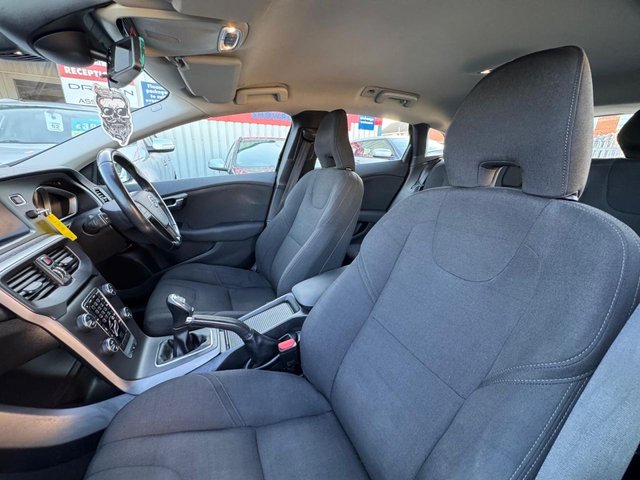 2014 VOLVO V40 2.0 D3 ES Hatchback 5dr Diesel Manual Euro 5 (s/s) (150 ps) - Photo 11