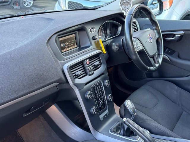 2014 VOLVO V40 2.0 D3 ES Hatchback 5dr Diesel Manual Euro 5 (s/s) (150 ps) - Photo 10