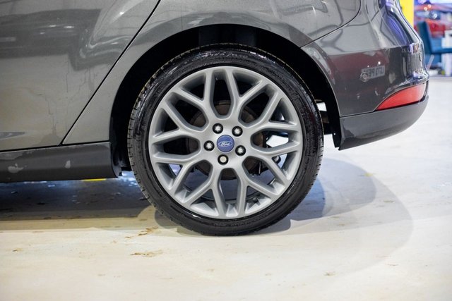 2017 Ford Focus 1L Titanium X 5dr - Photo 7