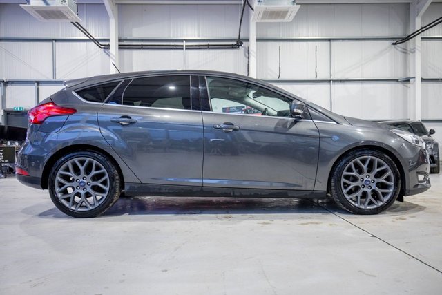 2017 Ford Focus 1L Titanium X 5dr - Photo 12