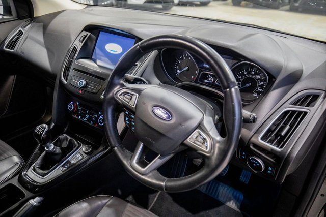 2017 Ford Focus 1L Titanium X 5dr - Photo 2