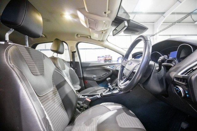 2017 Ford Focus 1L Titanium X 5dr - Photo 3