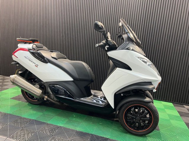View our PEUGEOT METROPOLIS