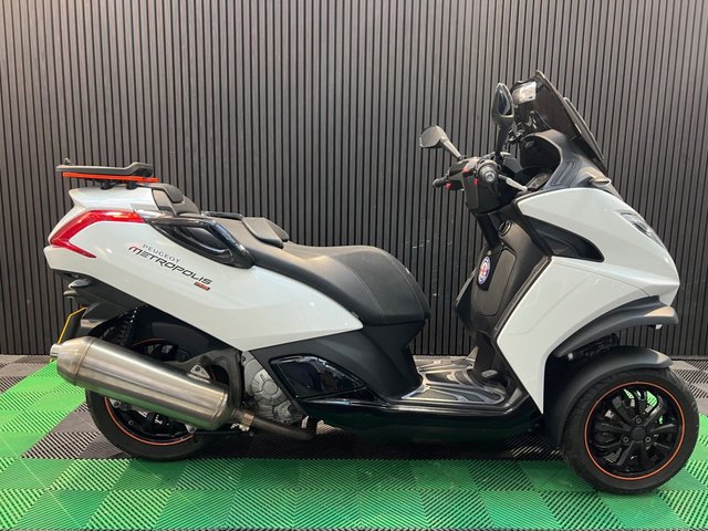 View our PEUGEOT METROPOLIS