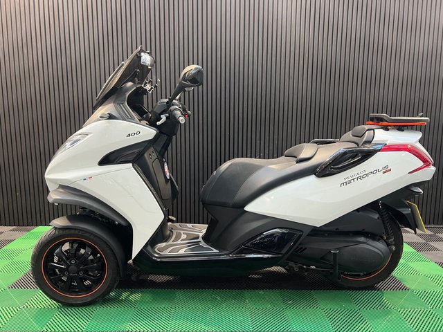 View our PEUGEOT METROPOLIS