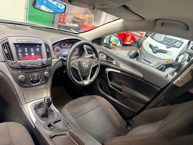 2017 VAUXHALL INSIGNIA 1.6 CDTi ecoFLEX Design Nav Euro 6 (s/s) 5dr - Photo 3