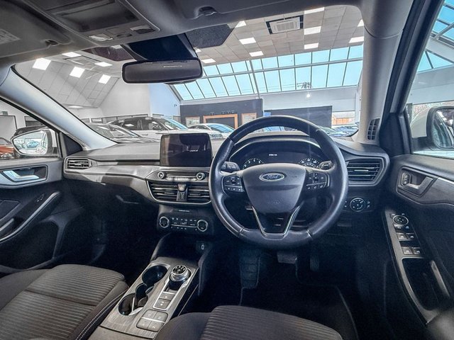 2019 Ford Focus 1L Titanium 5dr - Photo 3