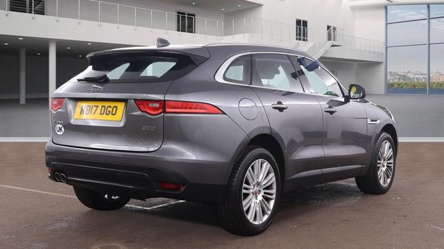 2017 Jaguar F-Pace 2L Portfolio 5dr - Photo 4