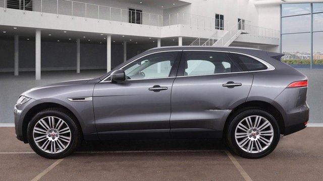 2017 Jaguar F-Pace 2L Portfolio 5dr - Photo 6