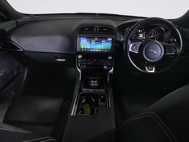 2019 Jaguar Xe 2L R-Sport 4dr - Photo 3