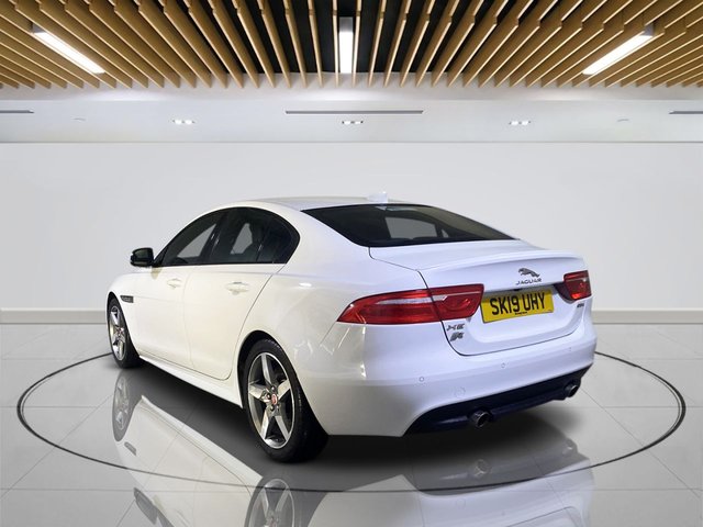 2019 Jaguar Xe 2L R-Sport 4dr - Photo 5