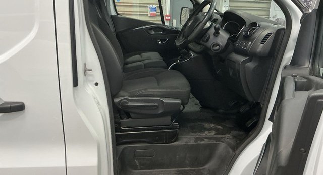 2019 Vauxhall Vivaro 1.6L Sportive 5dr - Photo 4
