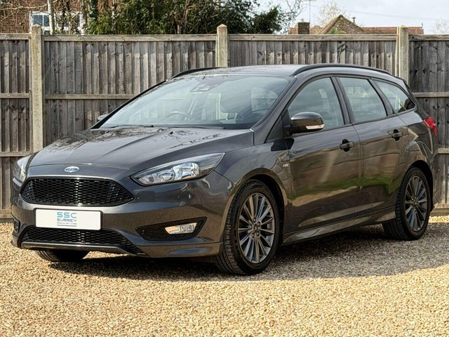 2017 Ford Focus - Photo 2