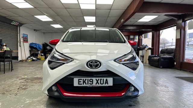 2019 TOYOTA AYGO - Photo 2