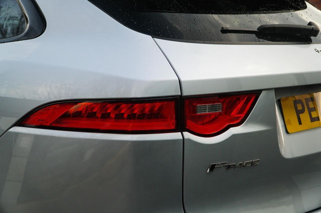 2017 JAGUAR F-PACE 2017 2.0 D180 R-Sport SUV 5dr Diesel Auto AWD Euro 6 (s/s) (180 ps) - Photo 12
