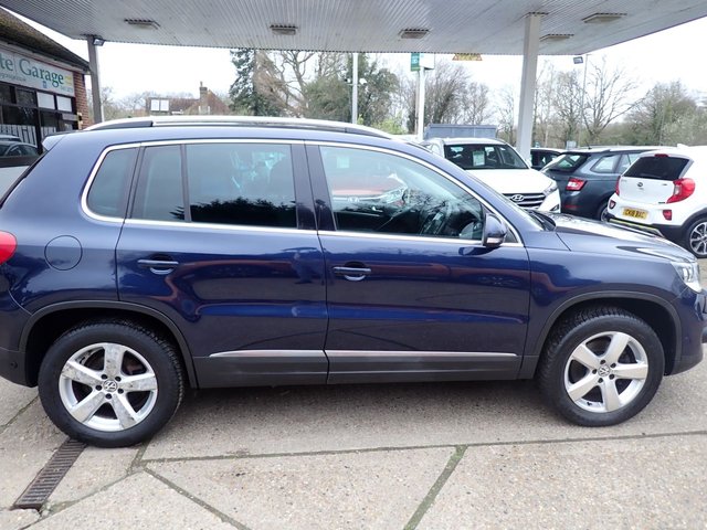 2012 VOLKSWAGEN TIGUAN - Photo 2