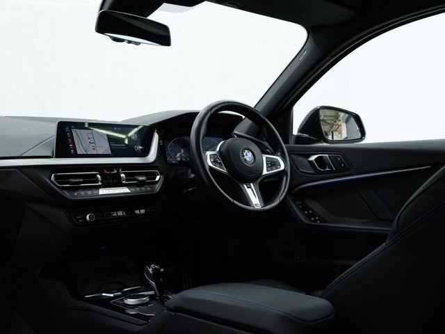 2023 BMW 1 SERIES - Photo 3