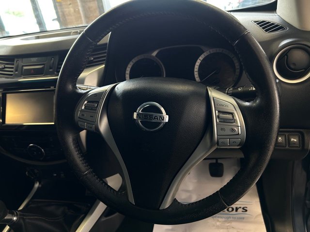 2016 Nissan Navara 2.3L Tekna 4dr - Photo 12