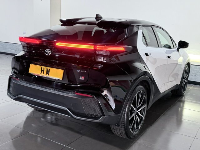 2024 TOYOTA C-HR - Photo 2
