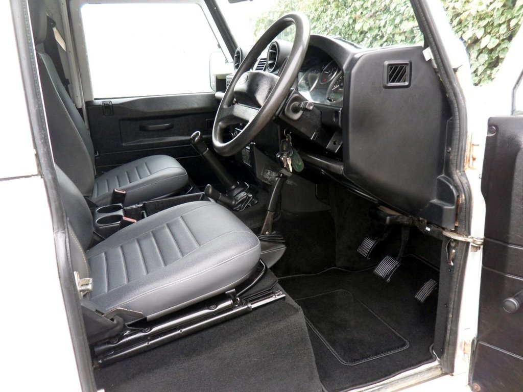 USED 2012 61 LAND ROVER DEFENDER 2.2 TDCi Hard Top SUV 3dr Diesel Manual 4WD MWB Euro 5 (122 ps) 1 Owner Full History &pound;18,500No Vat