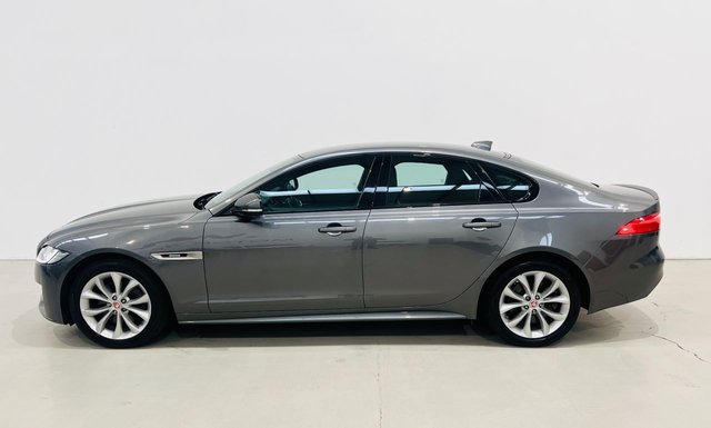 2018 JAGUAR XF - Photo 2