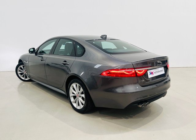 2018 JAGUAR XF - Photo 3