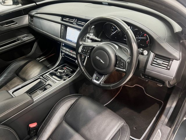 2018 JAGUAR XF - Photo 6