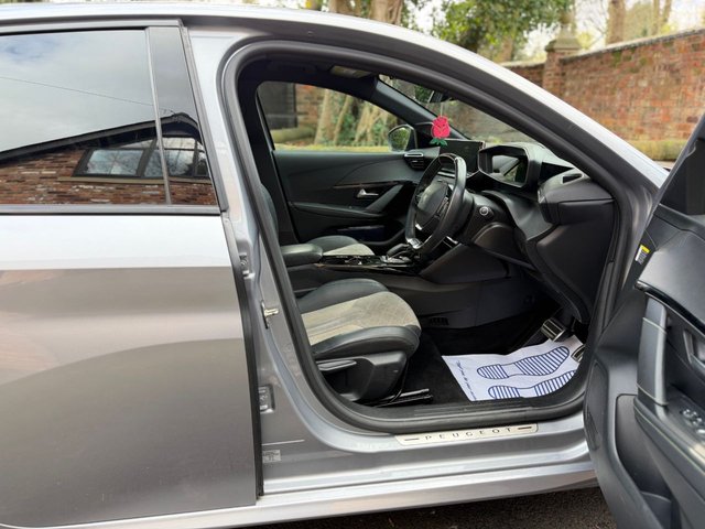 2020 PEUGEOT E-208 - Photo 12