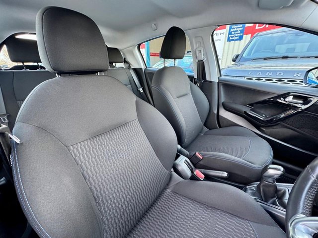 2018 PEUGEOT 208 1.2 PureTech Signature Hatchback 5dr Petrol Manual Euro 6 (s/s) (82 ps) - Photo 11