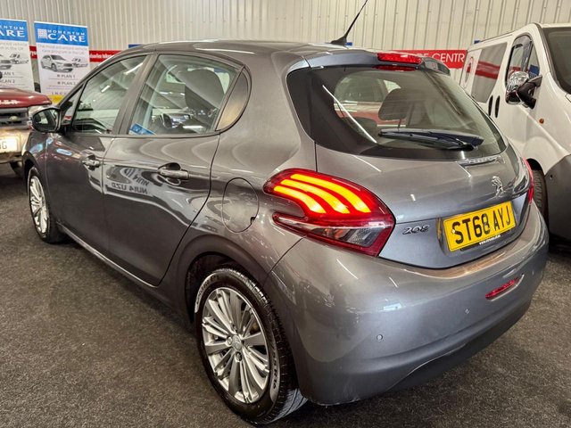 2018 PEUGEOT 208 1.2 PureTech Signature Hatchback 5dr Petrol Manual Euro 6 (s/s) (82 ps) - Photo 7
