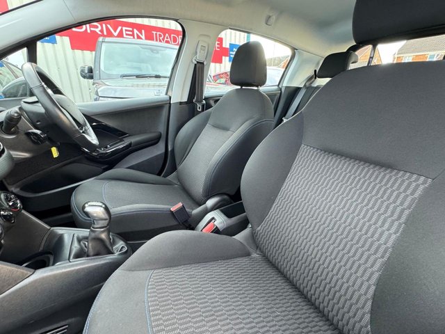 2018 PEUGEOT 208 1.2 PureTech Signature Hatchback 5dr Petrol Manual Euro 6 (s/s) (82 ps) - Photo 12