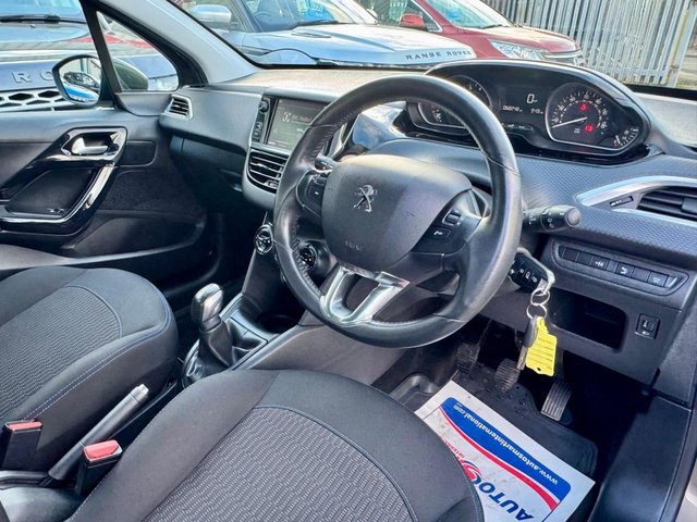 2018 PEUGEOT 208 1.2 PureTech Signature Hatchback 5dr Petrol Manual Euro 6 (s/s) (82 ps) - Photo 9