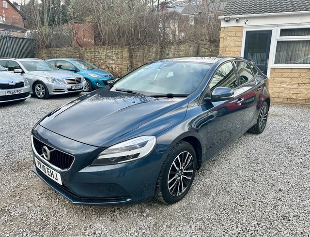 2018 VOLVO V40 2.0 T3 Momentum Nav Plus Hatchback 5dr Petrol Manual Euro 6 (s/s) (152 ps) - Photo 2
