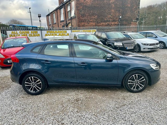 2018 VOLVO V40 2.0 T3 Momentum Nav Plus Hatchback 5dr Petrol Manual Euro 6 (s/s) (152 ps) - Photo 4