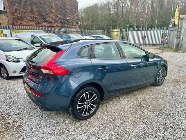 2018 VOLVO V40 2.0 T3 Momentum Nav Plus Hatchback 5dr Petrol Manual Euro 6 (s/s) (152 ps) - Photo 5