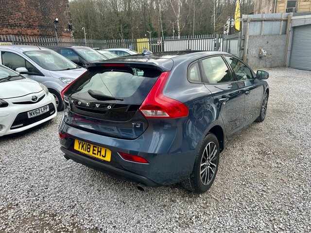 2018 VOLVO V40 2.0 T3 Momentum Nav Plus Hatchback 5dr Petrol Manual Euro 6 (s/s) (152 ps) - Photo 6