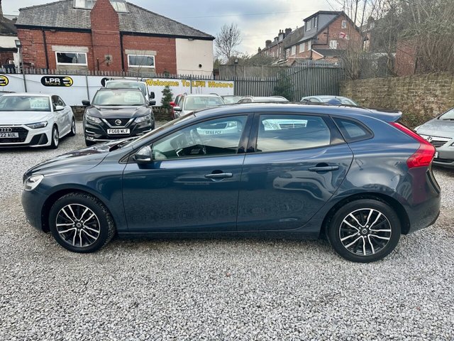 2018 VOLVO V40 2.0 T3 Momentum Nav Plus Hatchback 5dr Petrol Manual Euro 6 (s/s) (152 ps) - Photo 11