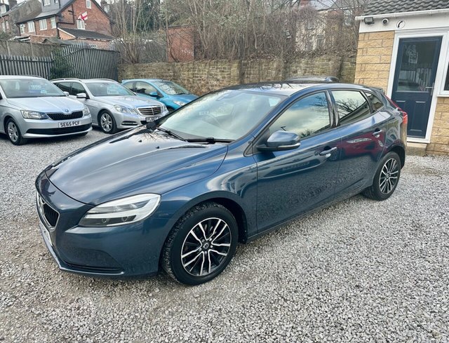 2018 VOLVO V40 2.0 T3 Momentum Nav Plus Hatchback 5dr Petrol Manual Euro 6 (s/s) (152 ps) - Photo 12